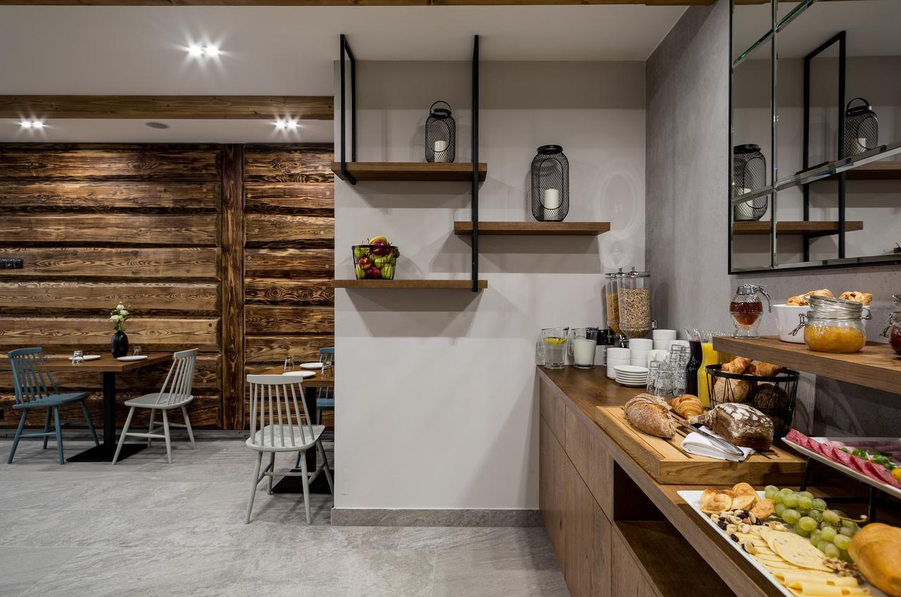 Biala Owca Bed & Breakfast Zakopane Ngoại thất bức ảnh The breakfast room at the hotel